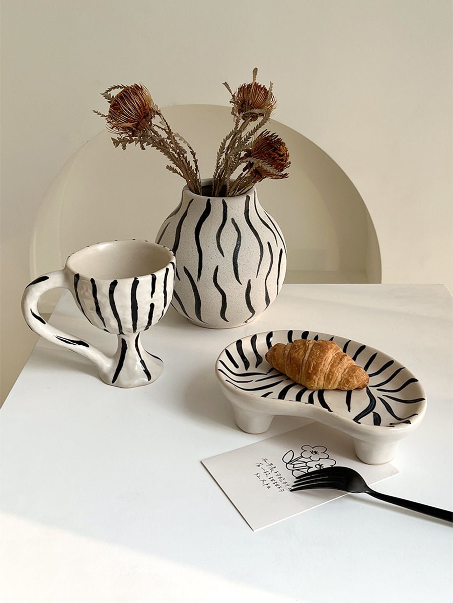 LIVETAI Marquess Hand-Painted Zebra Pattern Vase Decor - Image 3