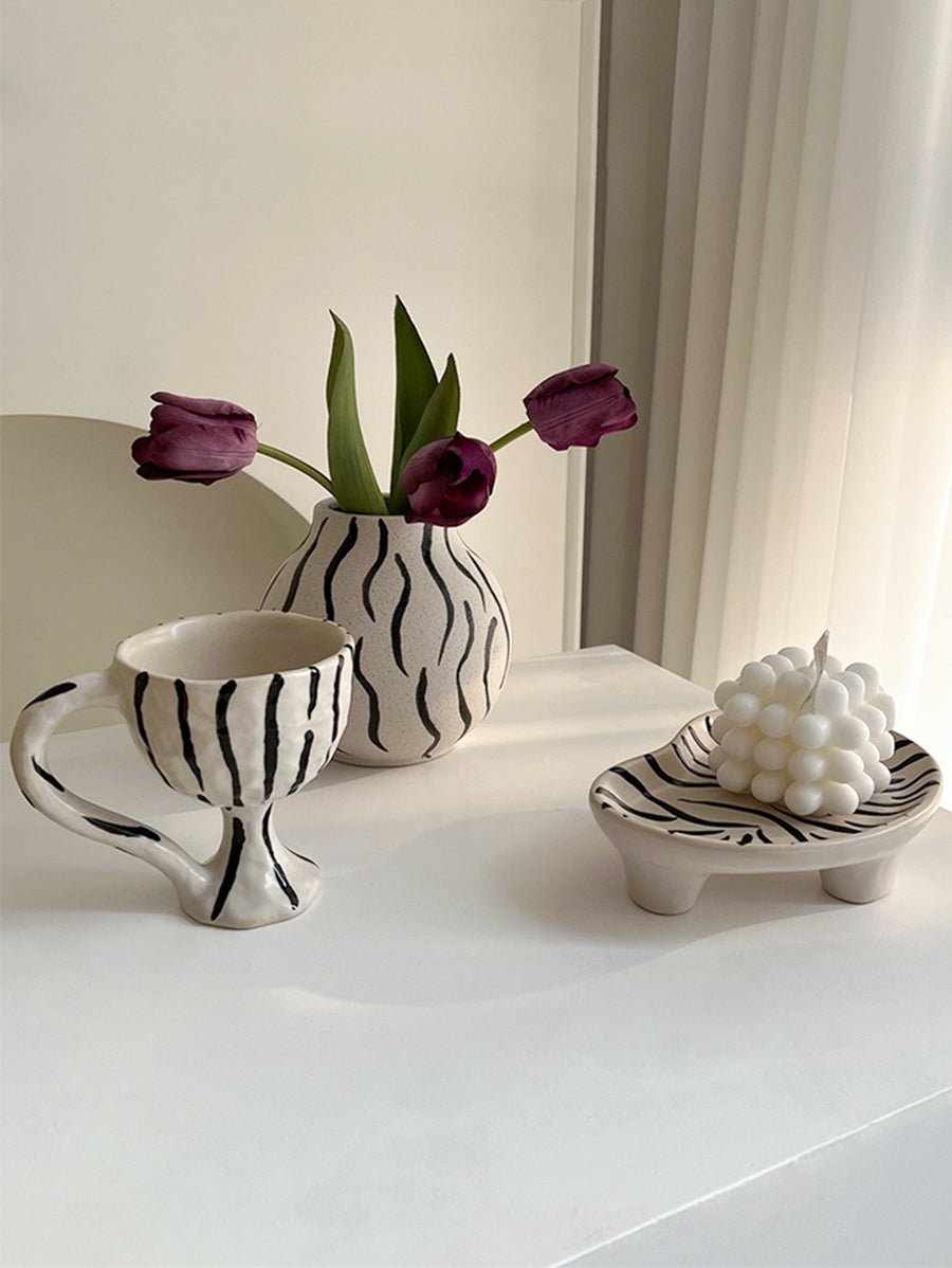 LIVETAI Marquess Hand-Painted Zebra Pattern Vase Decor - Image 7