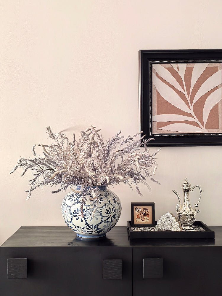 LIVETAI Zephyrine Elegant Blue & White Porcelain Vase