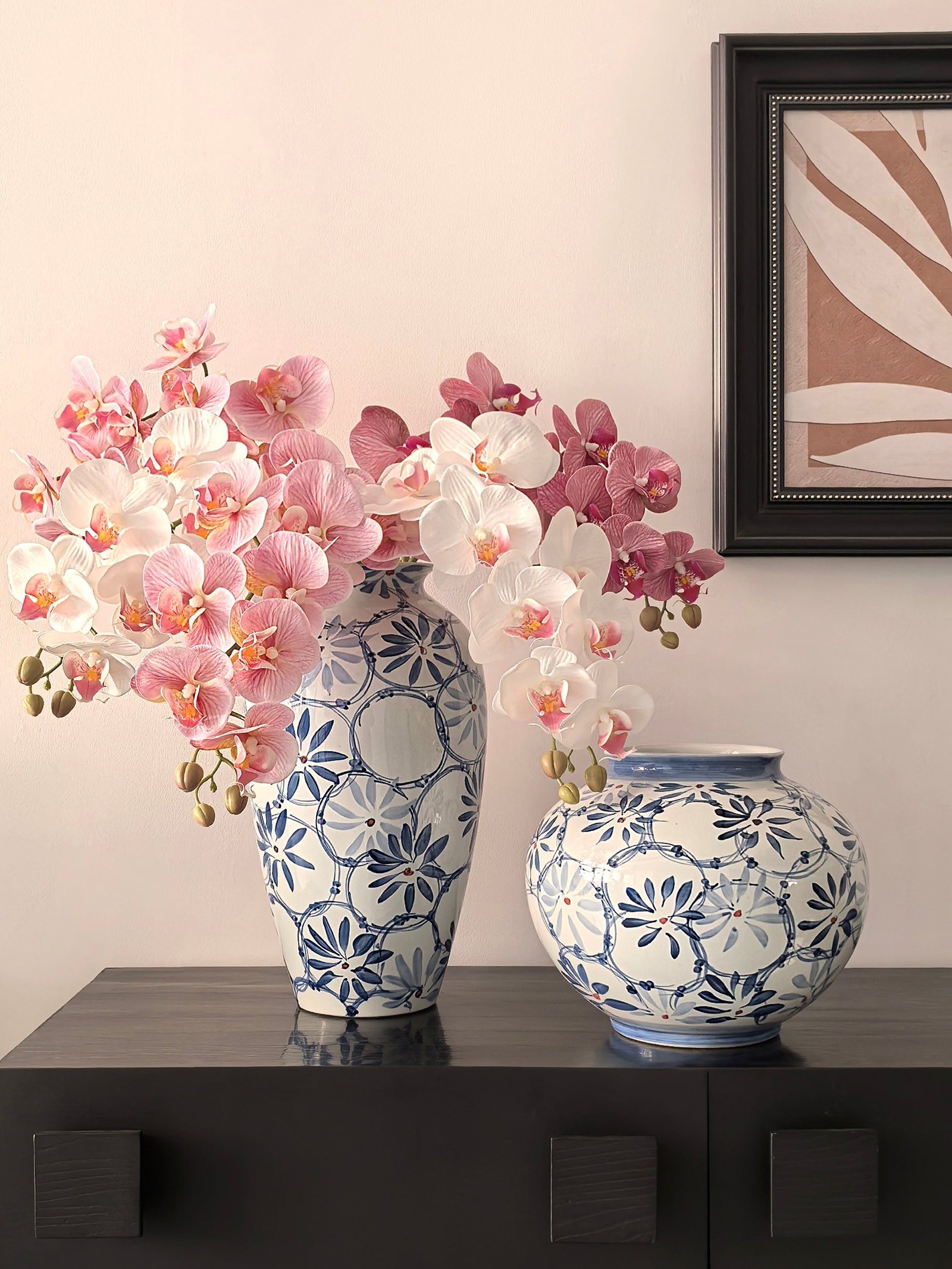 LIVETAI Zephyrine Elegant Blue & White Porcelain Vase - Image 9