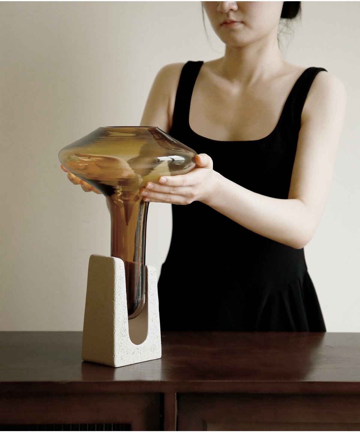 VAVINCI Candelaria Exquisite Brown Glass Vase - Image 11