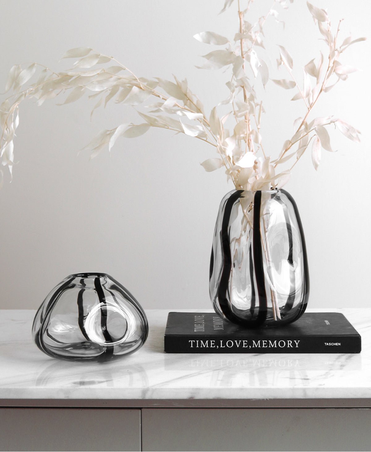 VAVINCI Mitsuki Elegant Glass Floral Centerpiece Vase - Image 7