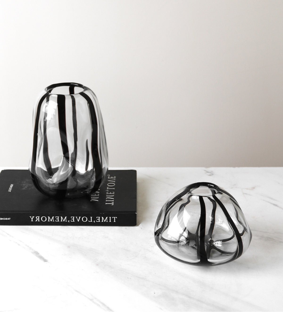 VAVINCI Mitsuki Elegant Glass Floral Centerpiece Vase - Image 8