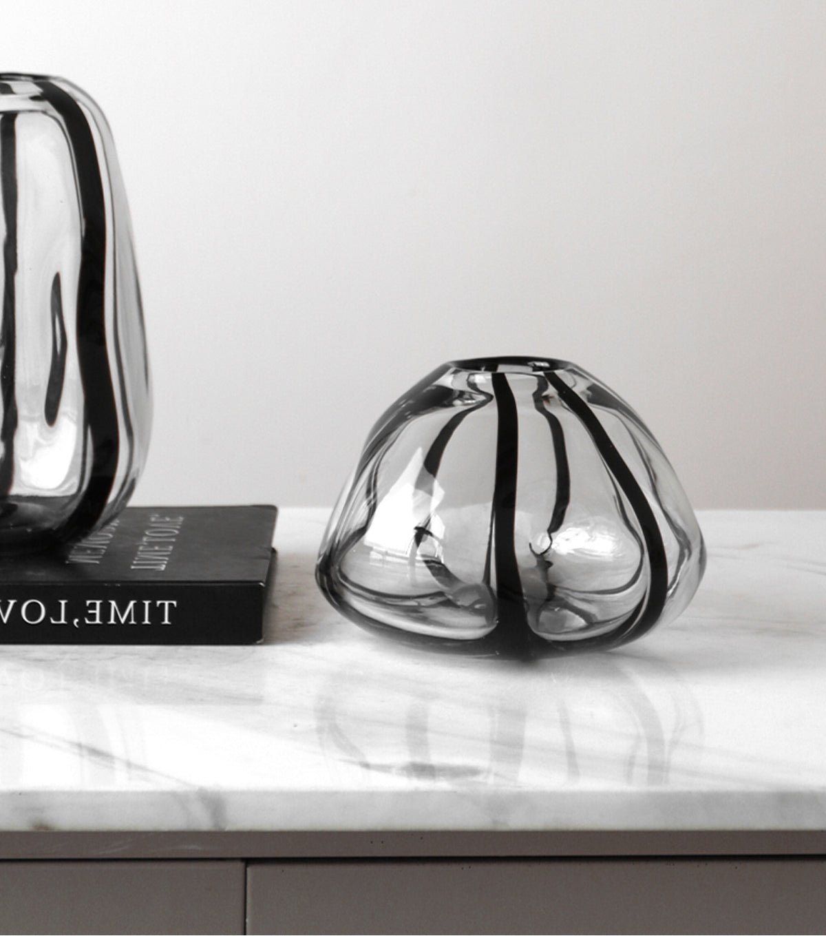 VAVINCI Mitsuki Elegant Glass Floral Centerpiece Vase - Image 10