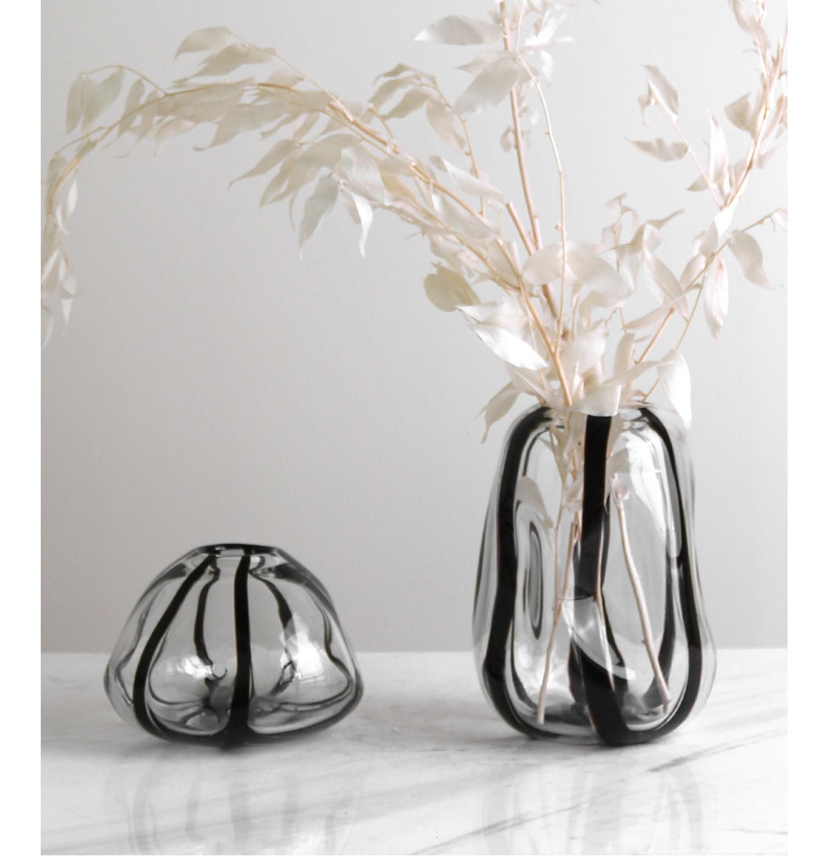 VAVINCI Mitsuki Elegant Glass Floral Centerpiece Vase - Image 12