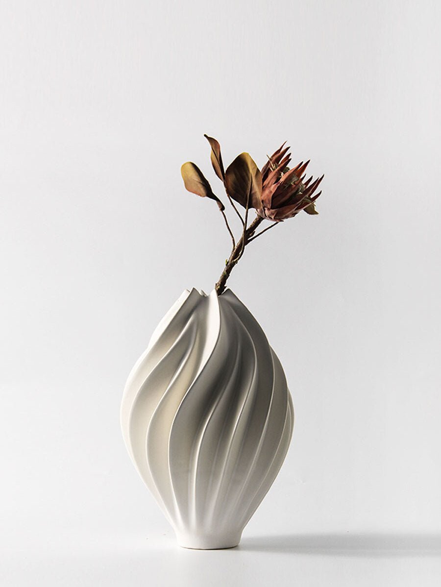VAVINCI Yuki Elegant Spiral Twisted Vase Ornament
