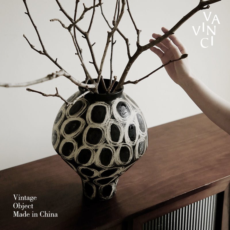 VAVINCI Zephyra Elegant Black Ceramic Vase - Image 4