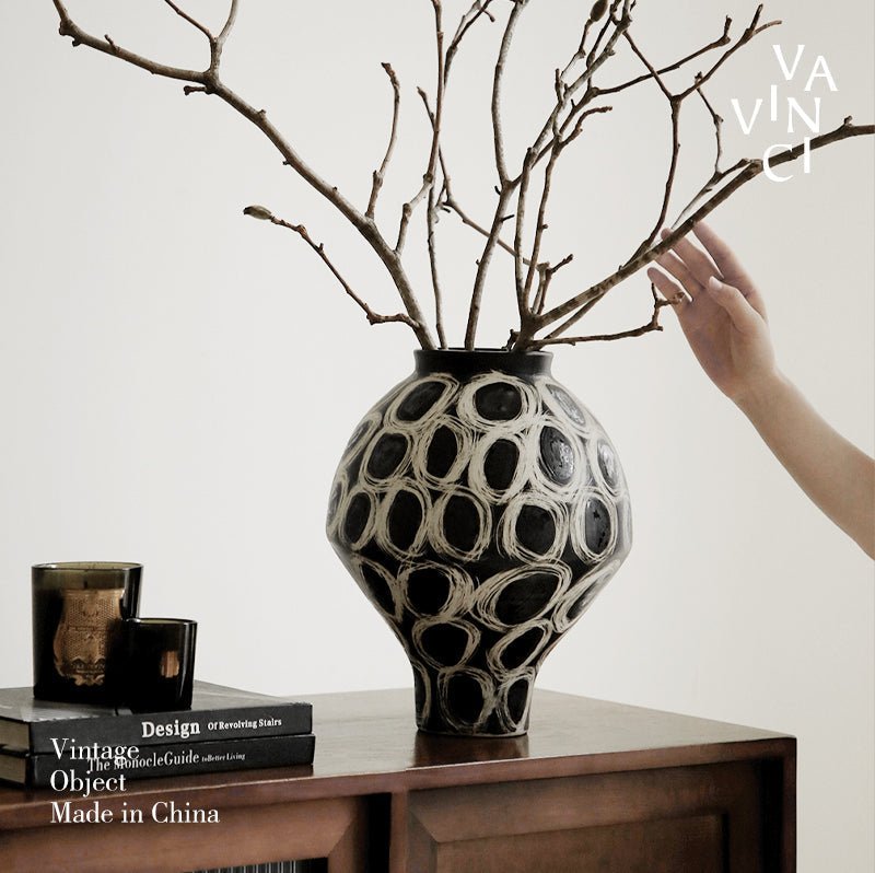 VAVINCI Zephyra Elegant Black Ceramic Vase - Image 5