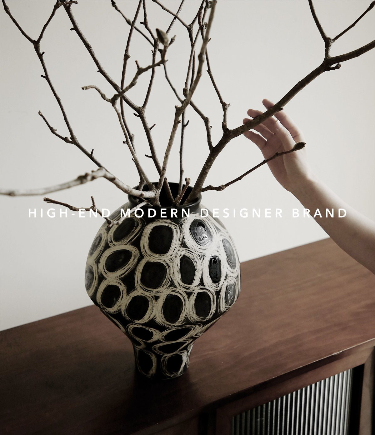 VAVINCI Zephyra Elegant Black Ceramic Vase - Image 7