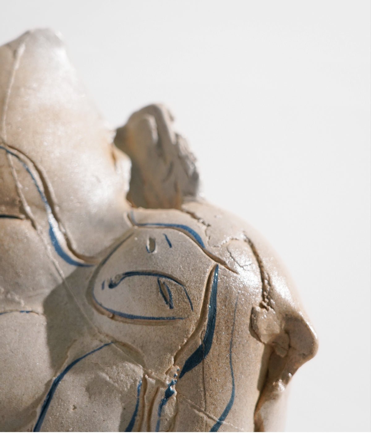 VAVINCI Zephyra Elegant Handmade Ceramic Vase - Image 12