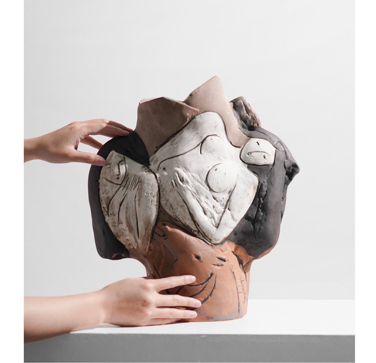 VAVINCI Zephyra Elegant Handmade Ceramic Vase - Image 13