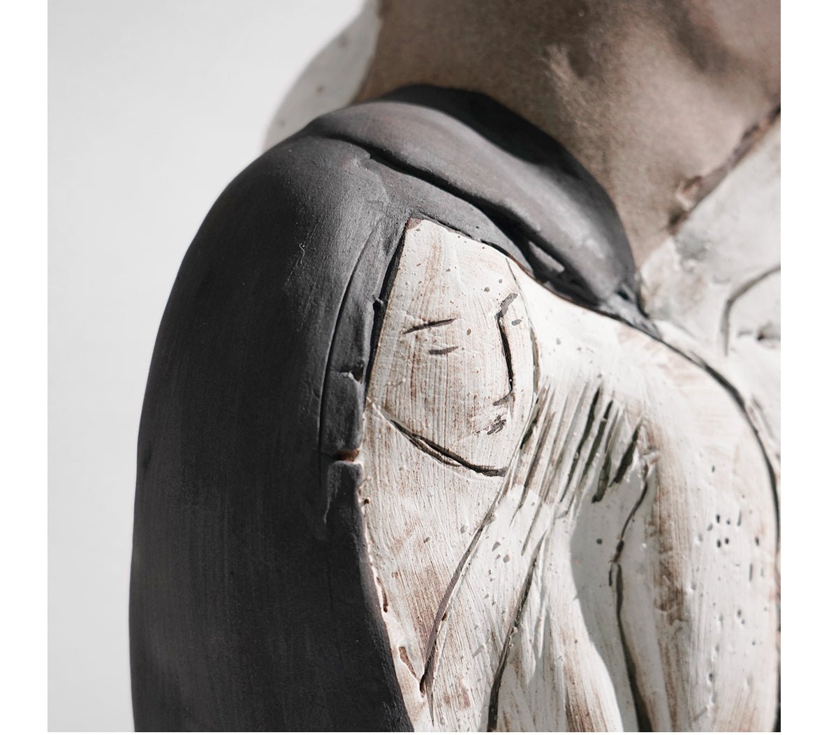 VAVINCI Zephyra Elegant Handmade Ceramic Vase - Image 14