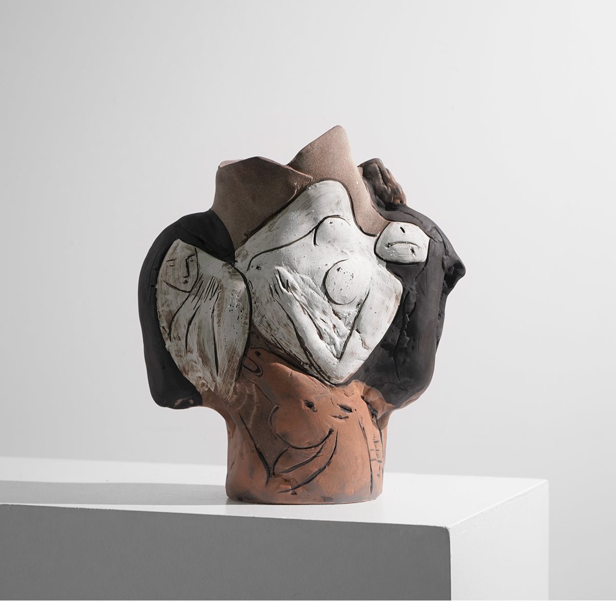 VAVINCI Zephyra Elegant Handmade Ceramic Vase - Image 15